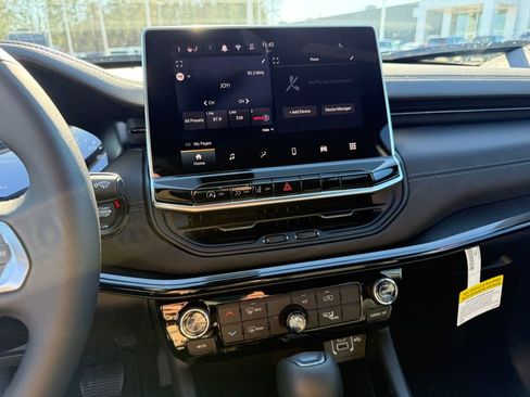 New 2026 Jeep Compass Latitude image 17