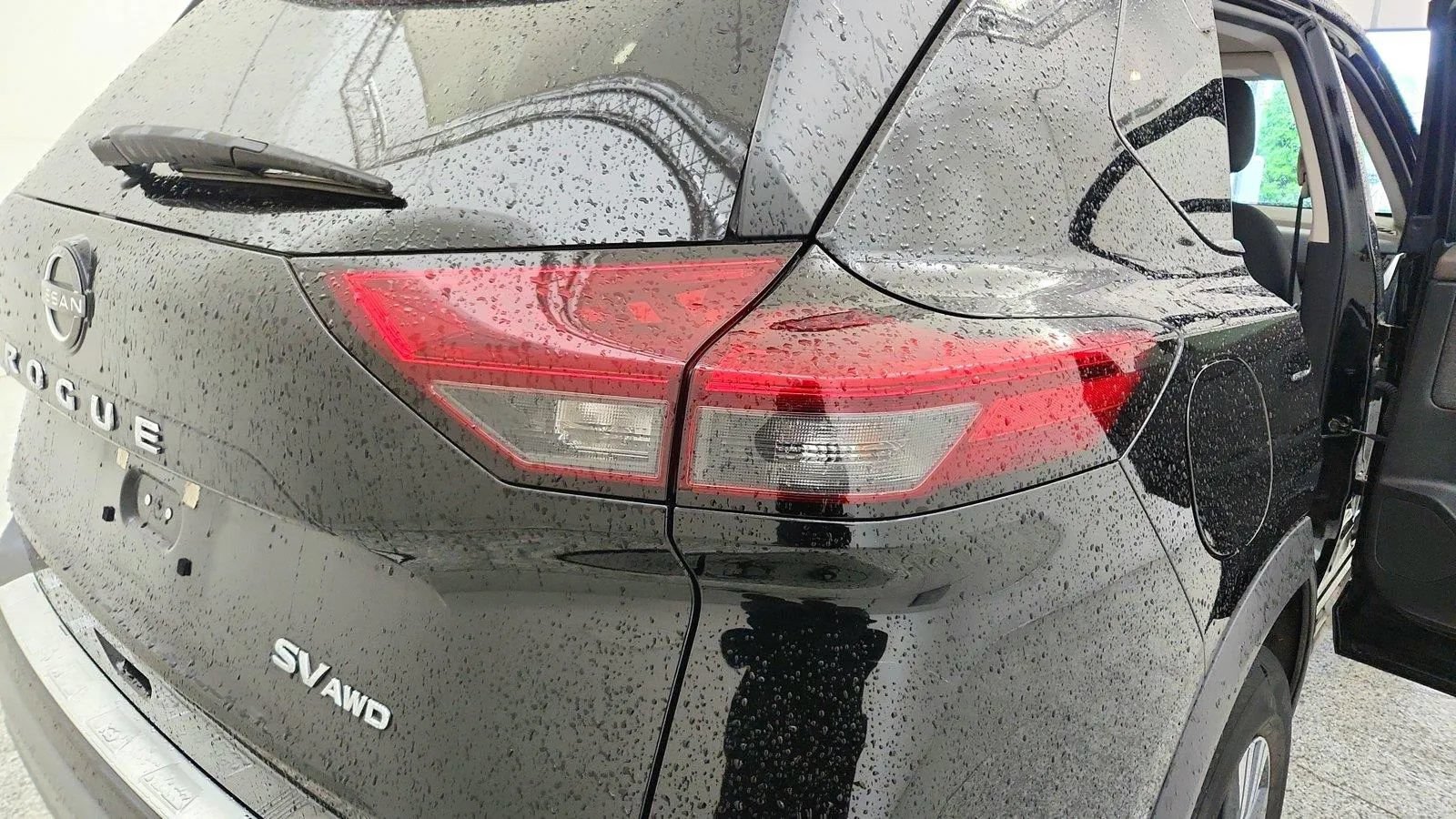 Used 2023 Nissan Rogue SV AWD/4WD image 32