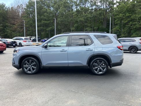 Used 2025 Honda Pilot Sport image 7