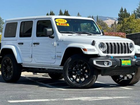Used 2024 Jeep Wrangler Unlimited Sahara AWD/4WD image 2