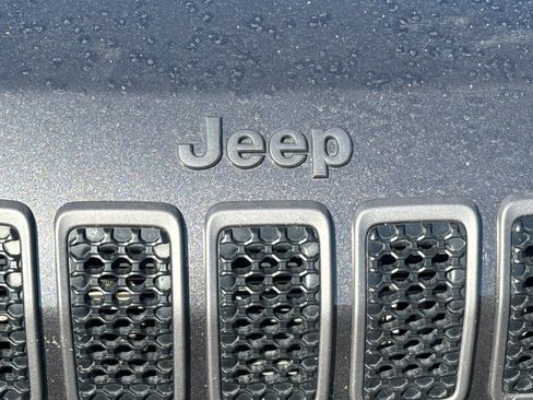 Used 2022 Jeep Cherokee Trailhawk w/ Comfort/Convenience Group AWD/4WD image 46