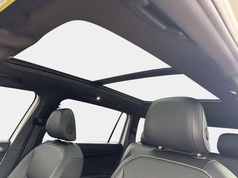 Used 2024 Volkswagen Tiguan SE R-Line image 17