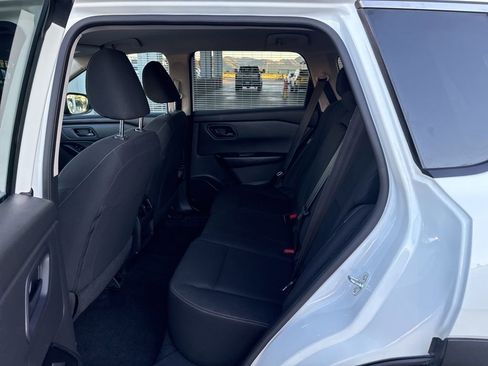 Used 2024 Nissan Rogue S image 21