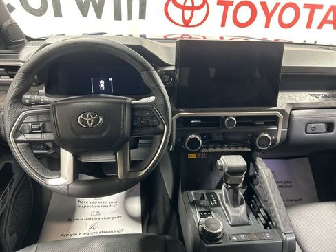 Used 2024 Toyota Tacoma Limited w/ Limited Package (LT) AWD/4WD image 18