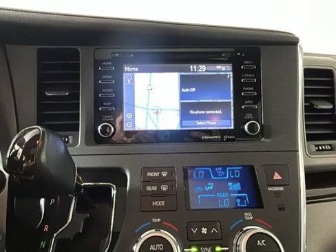 Used 2019 Toyota Sienna XLE FWD image 22