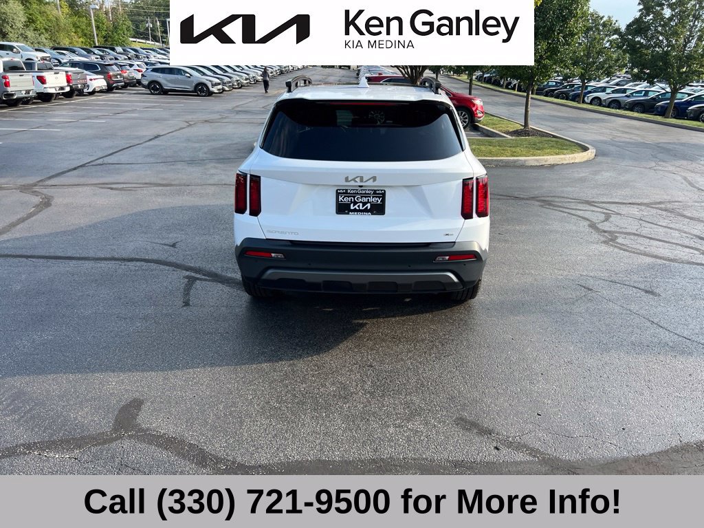 Certified 2023 Kia Sorento S w/ Panoramic Sunroof Package AWD/4WD image 13