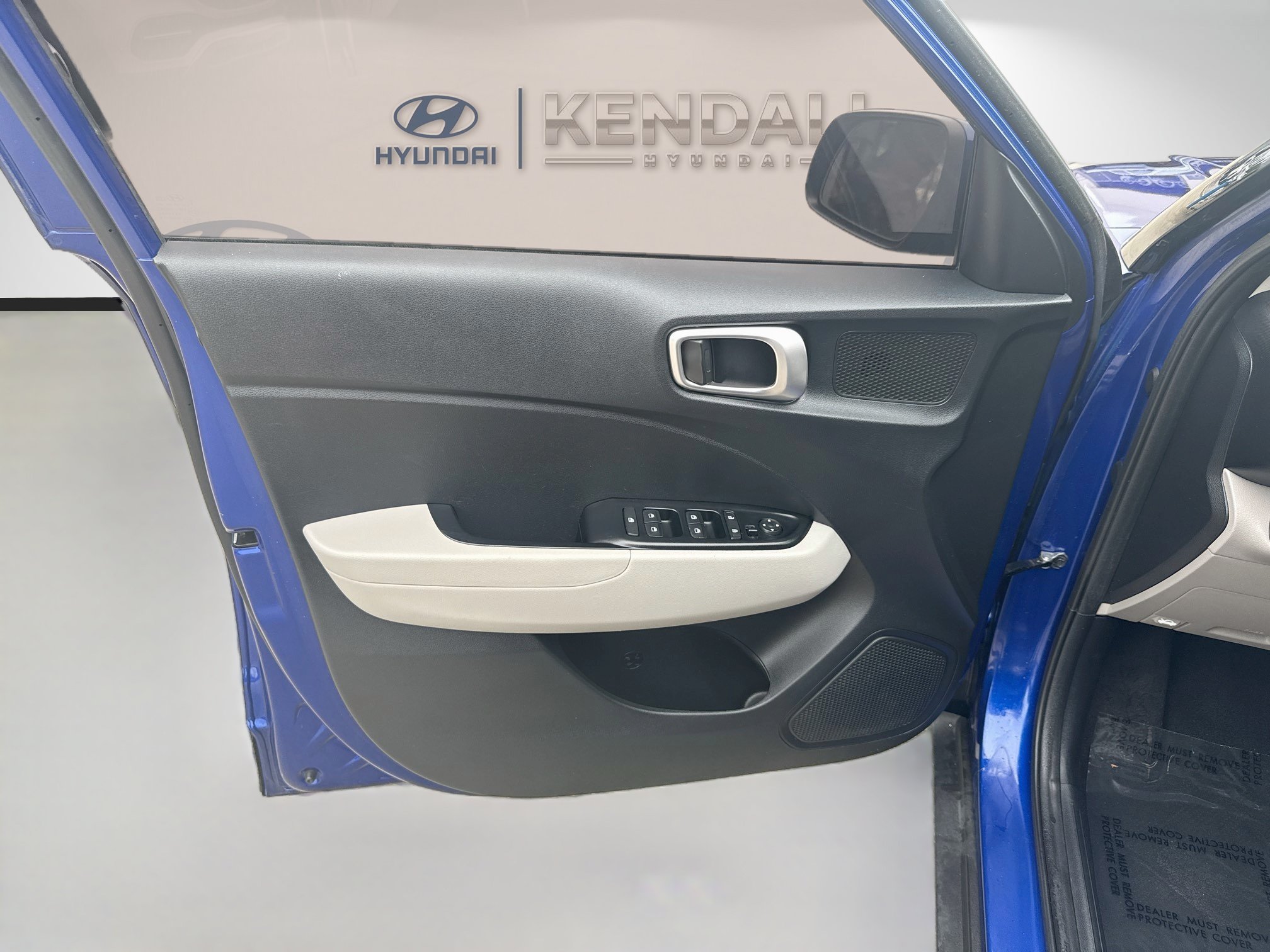 Used 2023 Hyundai Venue SEL FWD image 17