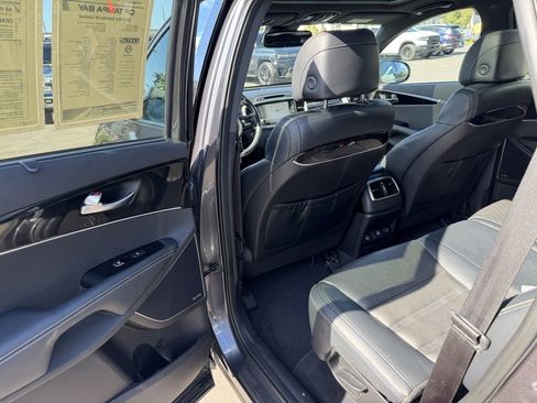 Used 2017 Kia Sorento SX image 28