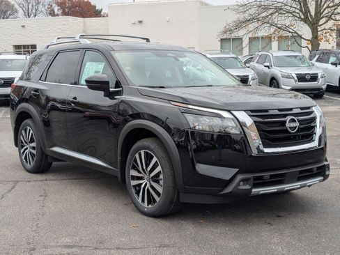 New 2025 Nissan Pathfinder Platinum w/ Cargo Package image 6