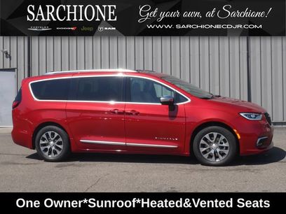 Used 2025 Chrysler Pacifica Pinnacle