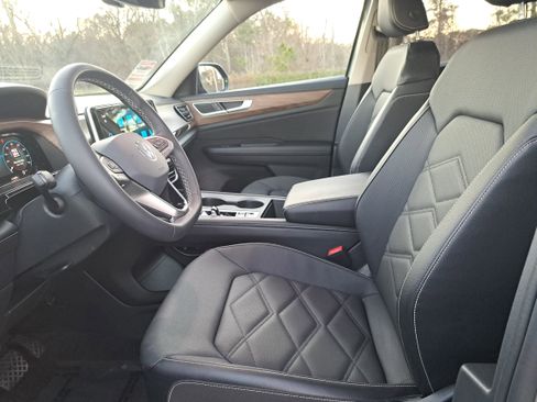 Certified 2024 Volkswagen Atlas SE image 15