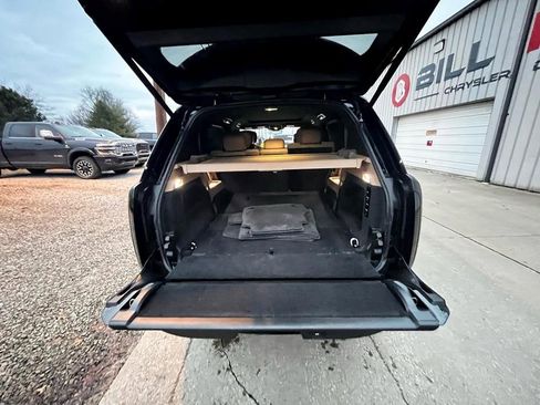 Used 2023 Land Rover Range Rover Long Wheelbase Autobiography image 7