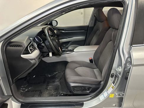 Used 2022 Toyota Camry LE image 21