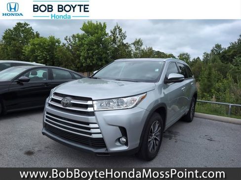 Used 2018 Toyota Highlander XLE FWD image 1