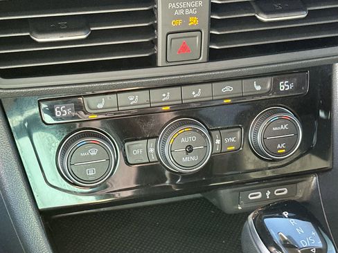 Used 2024 Volkswagen Jetta SE image 18