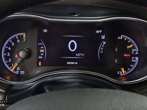 Used 2017 Jeep Grand Cherokee Overland w/ Jeep Active Safety Group image 12