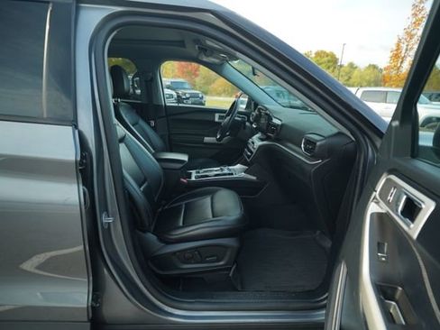 Used 2022 Ford Explorer XLT w/ Equipment Group 202A image 21