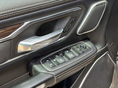 Used 2019 RAM 1500 Laramie AWD/4WD image 12