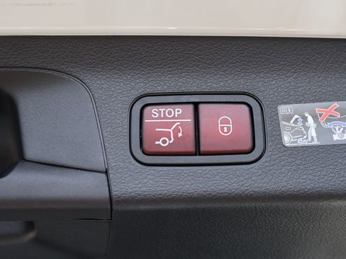 New 2026 Mercedes-Benz GLS 450 4MATIC image 17