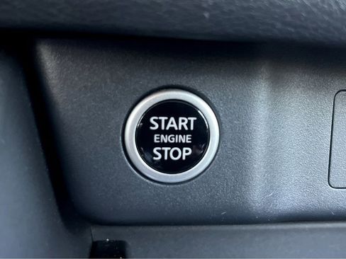 Used 2023 Nissan Rogue SV AWD/4WD image 6
