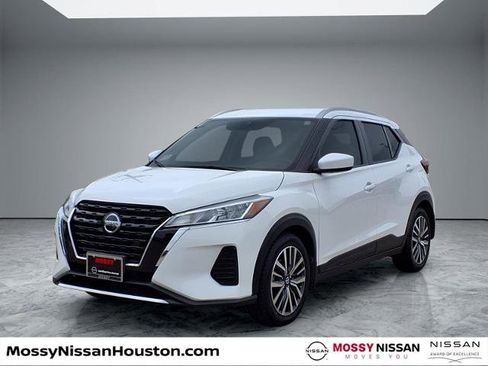 Certified 2021 Nissan Kicks SV FWD image 4