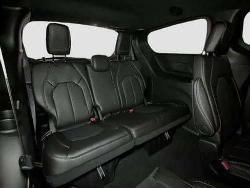 New 2026 Chrysler Pacifica Select AWD/4WD image 33
