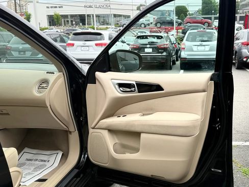 Used 2013 Nissan Pathfinder SV AWD/4WD image 34