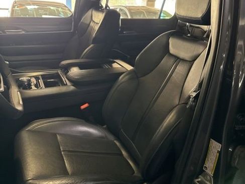 Used 2024 Jeep Wagoneer Series II w/ Flexible Seating Group image 5