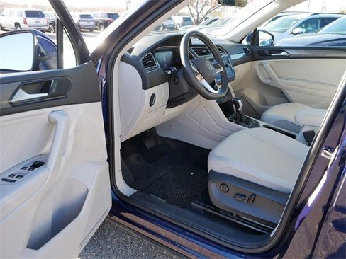 Certified 2022 Volkswagen Tiguan SE image 12