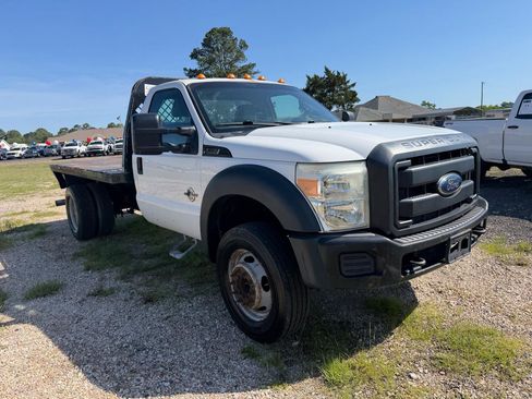 Used 2014 Ford F550 2WD Regular Cab Super Duty image 2