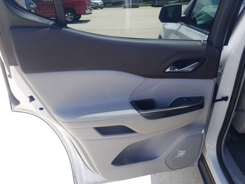 Used 2018 GMC Acadia SLT FWD image 11
