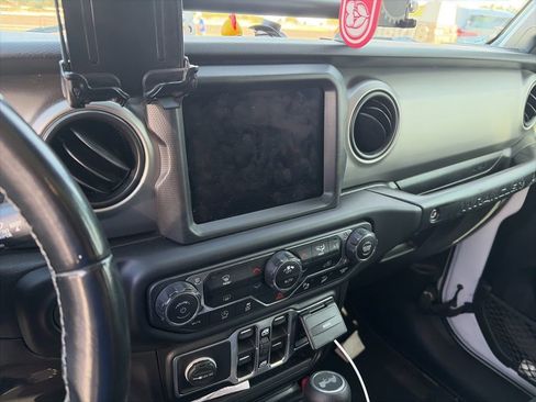 Used 2021 Jeep Wrangler Unlimited Sport AWD/4WD image 7
