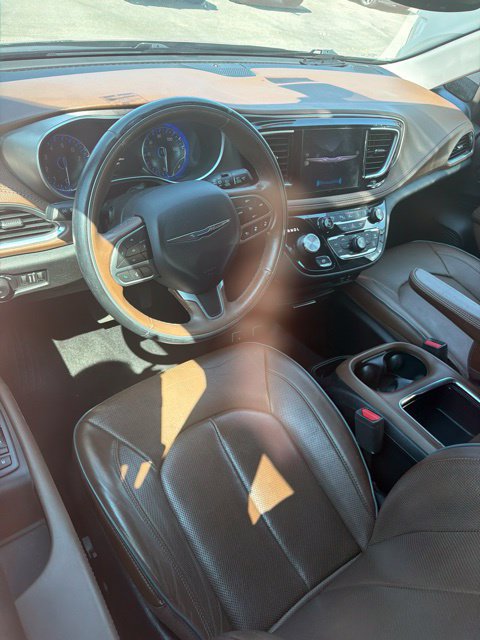 Used 2018 Chrysler Pacifica Limited w/ Tire & Wheel Group FWD image 7