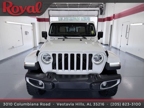 Used 2020 Jeep Gladiator Overland AWD/4WD image 2