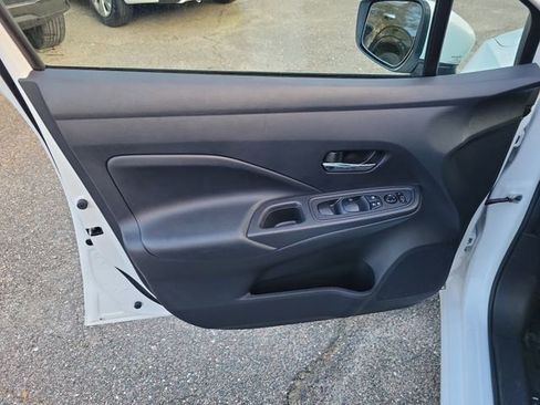 Used 2024 Nissan Versa SV FWD image 10
