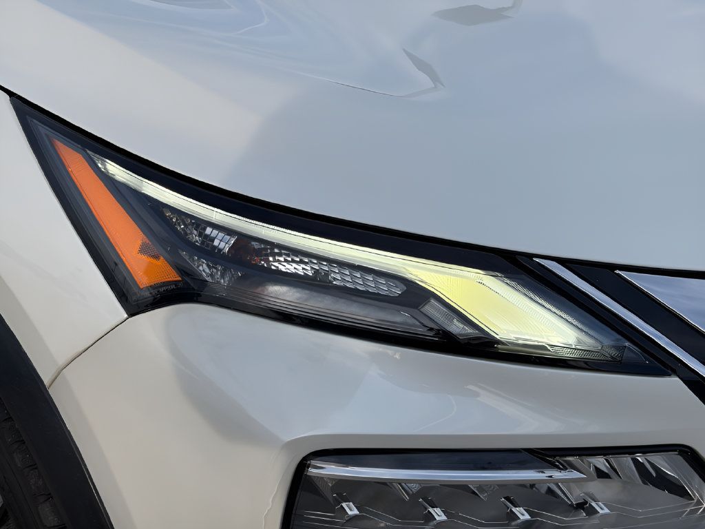 Used 2023 Nissan Rogue SV w/ SV Premium B Package FWD image 9