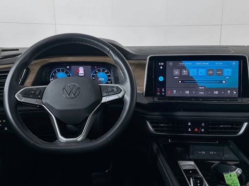 Used 2025 Volkswagen Atlas SE image 18