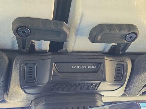 New 2025 Jeep Gladiator Sport image 28