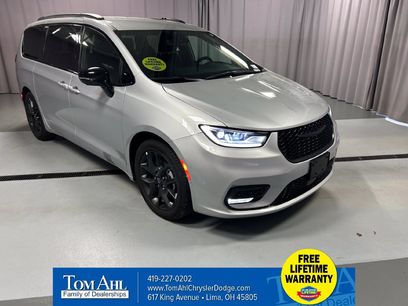 Used 2026 Chrysler Pacifica Select w/ S Appearance Package