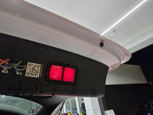 Used 2025 Mercedes-Benz GLC 300 4MATIC w/ AMG Line image 40