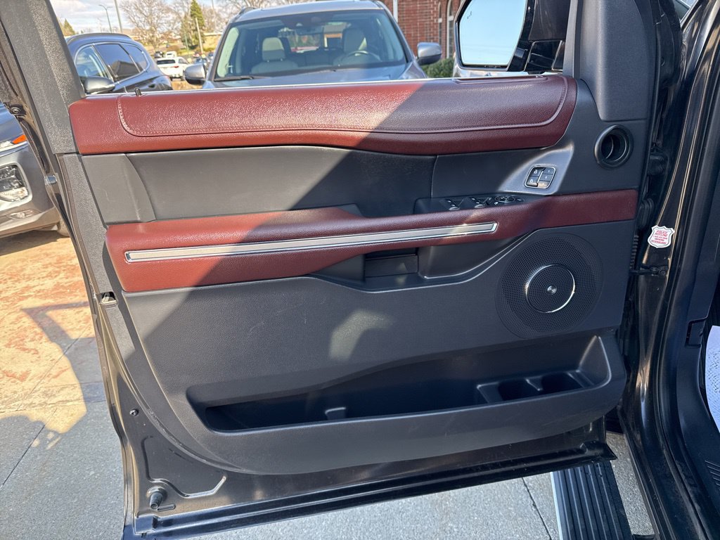 Used 2024 Ford Expedition Limited AWD/4WD image 27