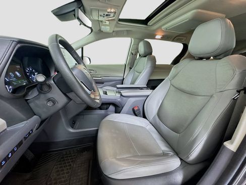 Used 2024 Toyota Sienna Limited AWD/4WD image 11