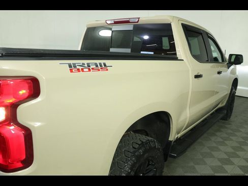 Used 2022 Chevrolet Silverado 1500 LT Trail Boss w/ LT Trail Boss Premium Package AWD/4WD image 13