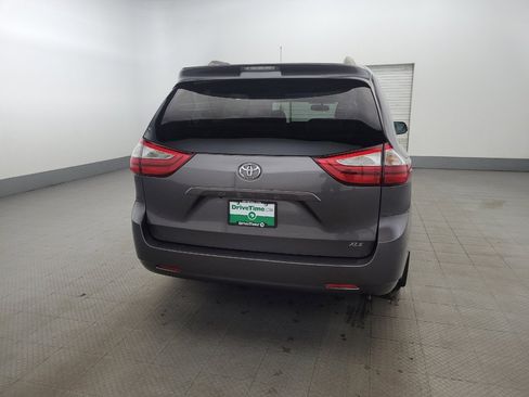 Used 2017 Toyota Sienna XLE image 7