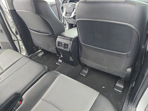 Used 2018 Toyota 4Runner SR5 Premium image 11