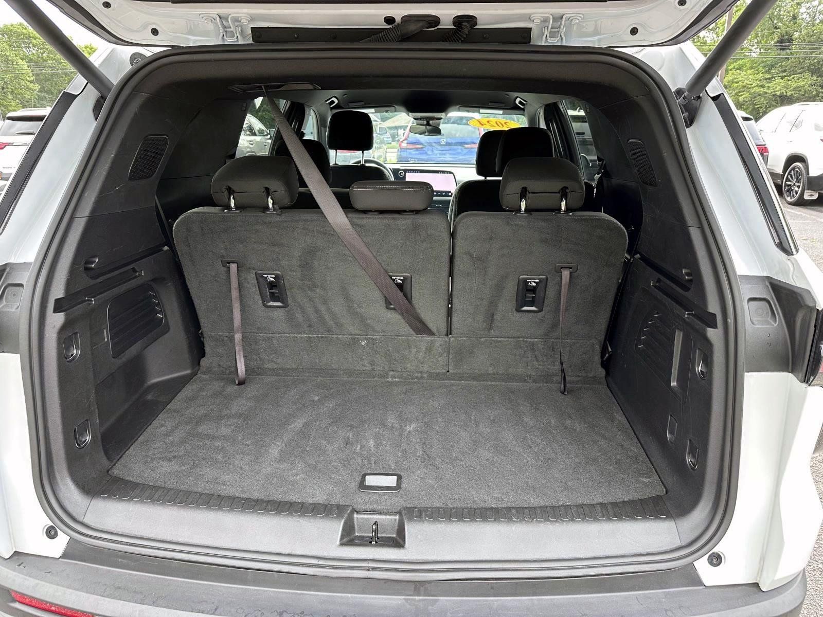 Used 2024 Chevrolet Traverse LT FWD image 7
