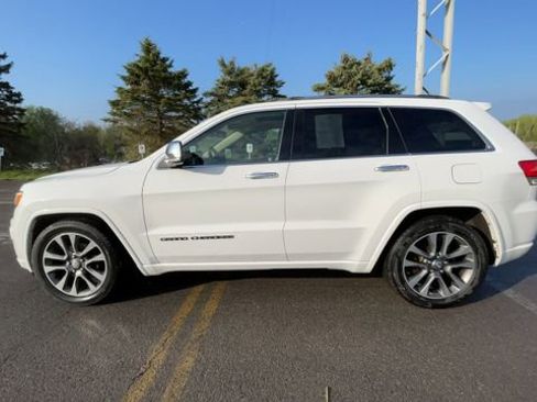 Used 2018 Jeep Grand Cherokee Overland AWD/4WD image 6