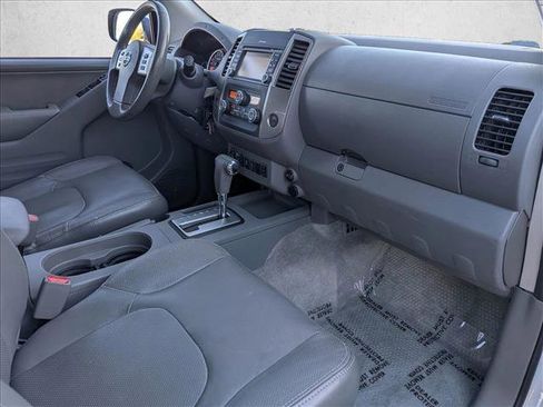 Used 2018 Nissan Frontier SL AWD/4WD image 29