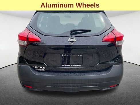 Used 2018 Nissan Kicks S FWD image 11