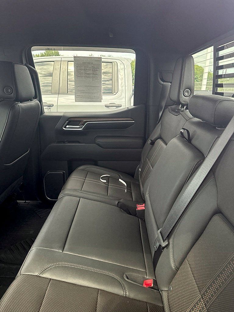 Used 2022 Chevrolet Silverado 1500 High Country w/ Technology Package AWD/4WD image 10